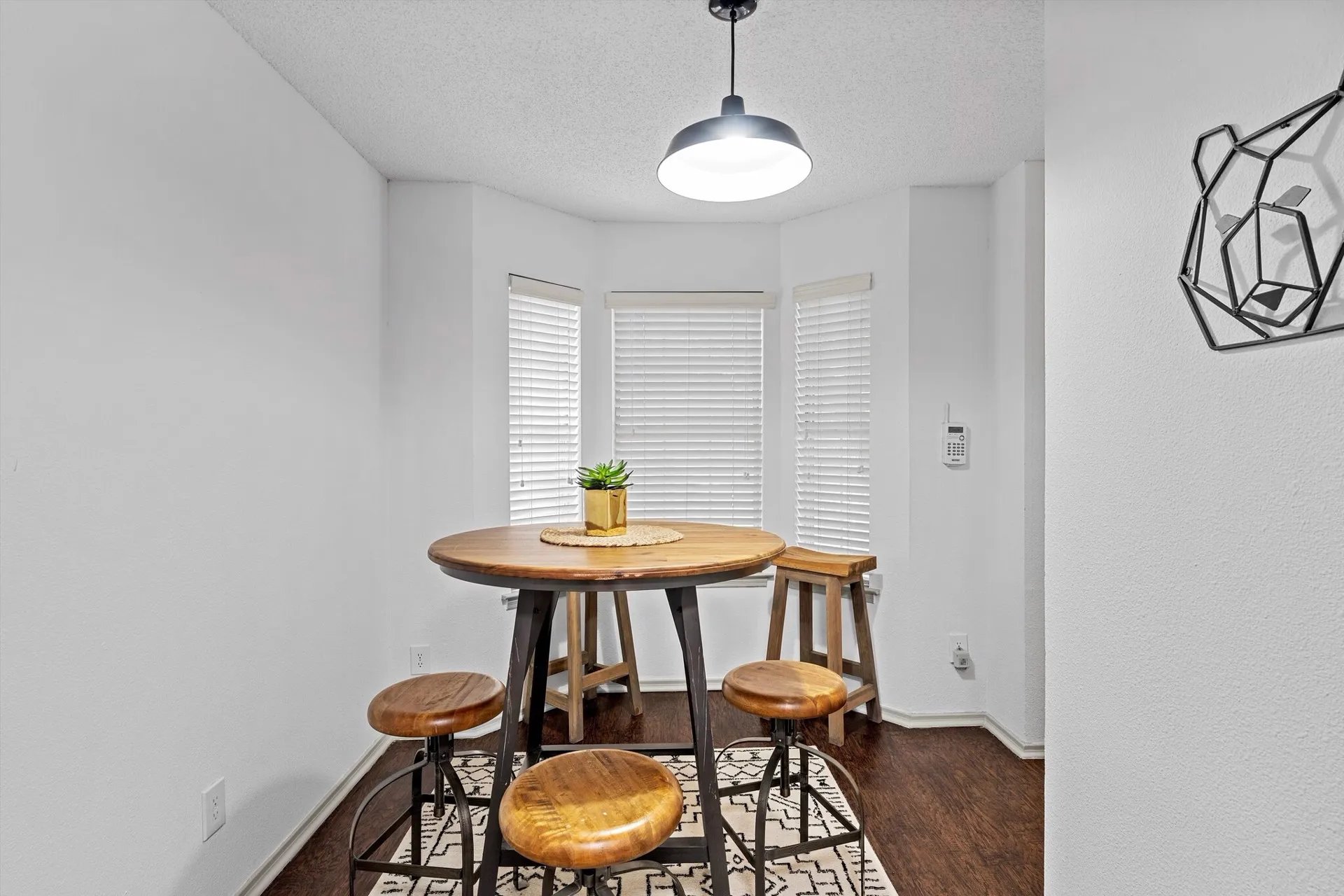Centre Apartments dining area